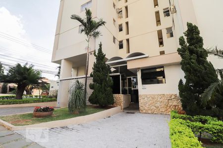 Apartamento para alugar com 65m², 3 quartos e 1 vaga Apartamento para alugar com 65m², 3 quartos e 1 vagaFachada