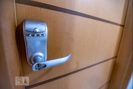 Apartamento à venda com 65m², 2 quartos e 1 vagaDetalhe porta