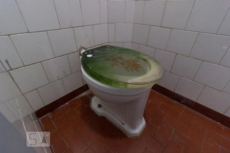 Casa à venda com 117m², 2 quartos e 2 vagas Casa à venda com 117m², 2 quartos e 2 vagasBanheiro garagem