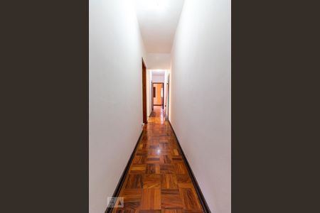 Corredor dos Quartos de casa à venda com 3 quartos, 179m² em Jardim Santa Helena, São Paulo