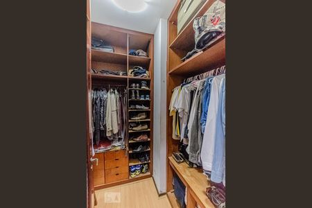 Casa à venda com 456m², 4 quartos e 2 vagasCloset