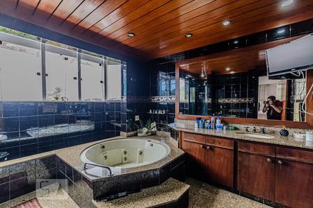 Casa à venda com 456m², 4 quartos e 2 vagasBanheiro da Suíte