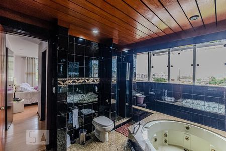 Casa à venda com 456m², 4 quartos e 2 vagasBanheiro da Suíte