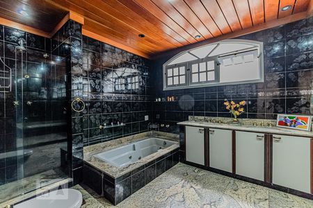Casa à venda com 456m², 4 quartos e 2 vagasBanheiro da Suíte