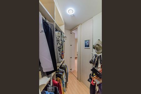 Casa à venda com 456m², 4 quartos e 2 vagasCloset