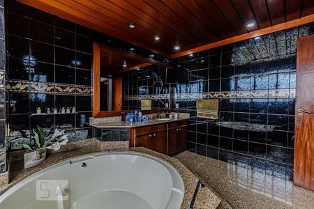 Casa à venda com 456m², 4 quartos e 2 vagasBanheiro da Suíte