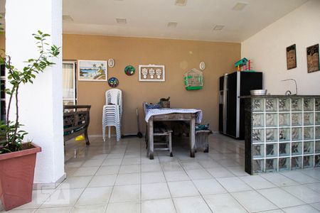 Apartamento à venda com 220m², 3 quartos e 2 vagas Apartamento à venda com 220m², 3 quartos e 2 vagasCobertura