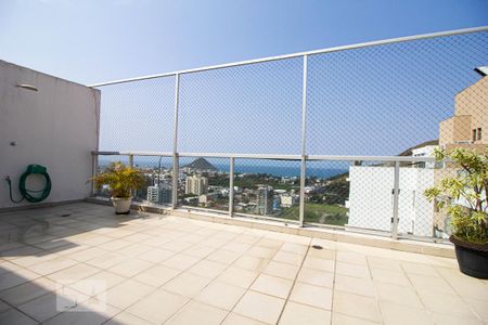 Apartamento à venda com 220m², 3 quartos e 2 vagas Apartamento à venda com 220m², 3 quartos e 2 vagasCobertura