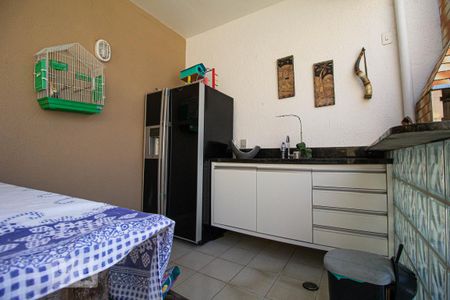 Apartamento à venda com 220m², 3 quartos e 2 vagas Apartamento à venda com 220m², 3 quartos e 2 vagasCobertura
