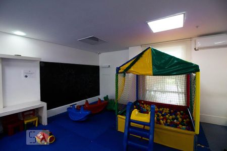 Apartamento à venda com 220m², 3 quartos e 2 vagas Apartamento à venda com 220m², 3 quartos e 2 vagasBrinquedoteca