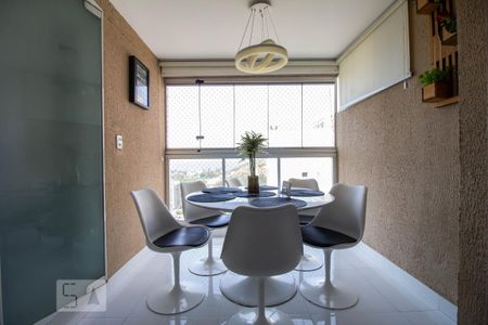 Apartamento à venda com 220m², 3 quartos e 2 vagas Apartamento à venda com 220m², 3 quartos e 2 vagasSala