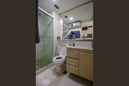 Apartamento à venda com 220m², 3 quartos e 2 vagas Apartamento à venda com 220m², 3 quartos e 2 vagasBanheiro Corredor