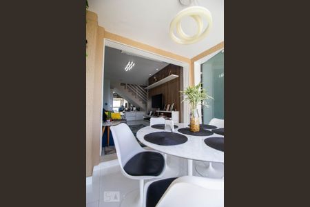 Apartamento à venda com 220m², 3 quartos e 2 vagas Apartamento à venda com 220m², 3 quartos e 2 vagasSala