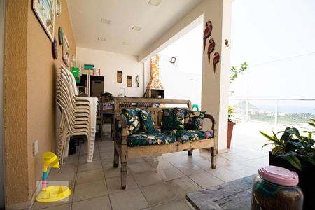 Apartamento à venda com 220m², 3 quartos e 2 vagas Apartamento à venda com 220m², 3 quartos e 2 vagasPiscina