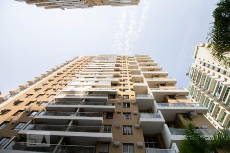 Apartamento à venda com 220m², 3 quartos e 2 vagas Apartamento à venda com 220m², 3 quartos e 2 vagasFachada do bloco