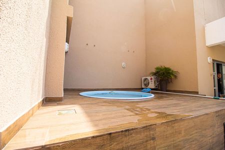 Apartamento à venda com 220m², 3 quartos e 2 vagas Apartamento à venda com 220m², 3 quartos e 2 vagasPiscina Coberta