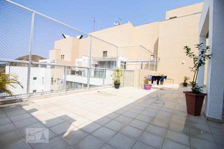 Apartamento à venda com 220m², 3 quartos e 2 vagas Apartamento à venda com 220m², 3 quartos e 2 vagasCobertura