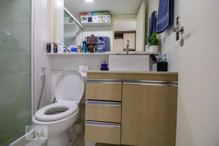 Apartamento à venda com 220m², 3 quartos e 2 vagas Apartamento à venda com 220m², 3 quartos e 2 vagasBanheiro Corredor