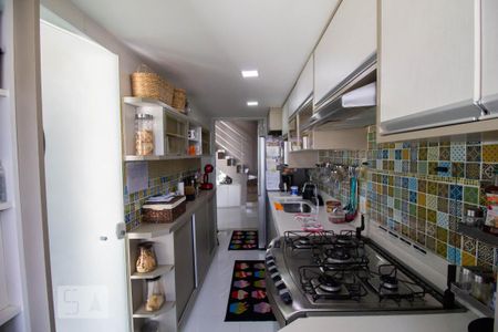 Apartamento à venda com 220m², 3 quartos e 2 vagas Apartamento à venda com 220m², 3 quartos e 2 vagasCozinha