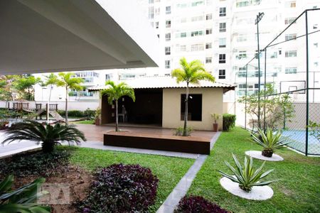 Apartamento à venda com 220m², 3 quartos e 2 vagas Apartamento à venda com 220m², 3 quartos e 2 vagasÁrea comum - Churrasqueira