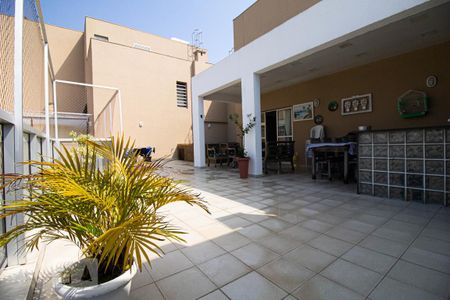 Apartamento à venda com 220m², 3 quartos e 2 vagas Apartamento à venda com 220m², 3 quartos e 2 vagasPiscina