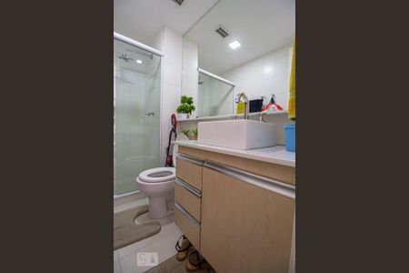 Apartamento à venda com 220m², 3 quartos e 2 vagas Apartamento à venda com 220m², 3 quartos e 2 vagasBanheiro