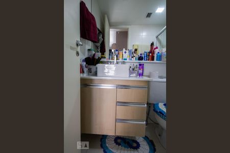 Apartamento à venda com 220m², 3 quartos e 2 vagas Apartamento à venda com 220m², 3 quartos e 2 vagasBanheiro da Suíte 3