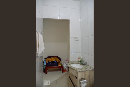 Casa à venda com 140m², 2 quartos e 2 vagasBanheiro da Suíte