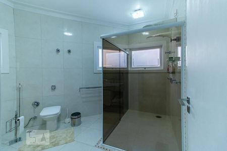 Casa de condomínio à venda com 420m², 4 quartos e 6 vagas Casa de condomínio à venda com 420m², 4 quartos e 6 vagasBanheiro da suíte 1