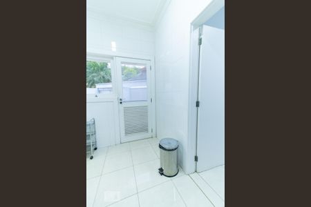 Casa de condomínio à venda com 420m², 4 quartos e 6 vagas Casa de condomínio à venda com 420m², 4 quartos e 6 vagasÁrea de serviço