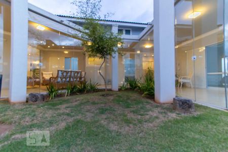 Casa de condomínio à venda com 420m², 4 quartos e 6 vagas Casa de condomínio à venda com 420m², 4 quartos e 6 vagasDetalhes - quintal