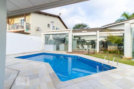 Casa de condomínio à venda com 420m², 4 quartos e 6 vagas Casa de condomínio à venda com 420m², 4 quartos e 6 vagasPiscina