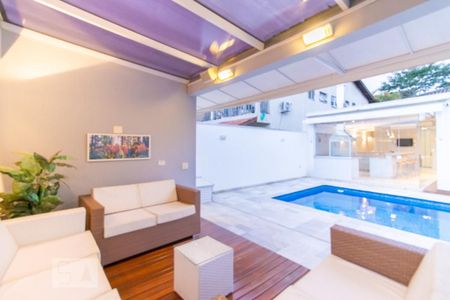 Casa de condomínio à venda com 420m², 4 quartos e 6 vagas Casa de condomínio à venda com 420m², 4 quartos e 6 vagasÁrea de lazer