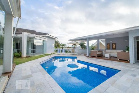 Casa de condomínio à venda com 420m², 4 quartos e 6 vagas Casa de condomínio à venda com 420m², 4 quartos e 6 vagasPiscina