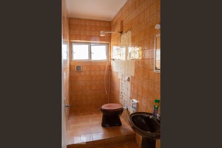 Casa à venda com 2700m², 4 quartos e 3 vagas Casa à venda com 2700m², 4 quartos e 3 vagasBanheiro de cima
