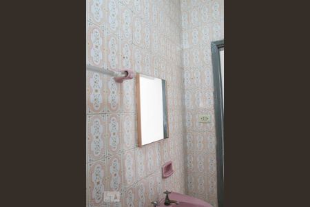 Casa à venda com 2700m², 4 quartos e 3 vagas Casa à venda com 2700m², 4 quartos e 3 vagasBanheiro