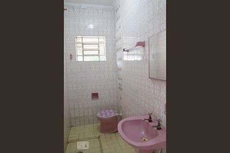 Casa à venda com 2700m², 4 quartos e 3 vagas Casa à venda com 2700m², 4 quartos e 3 vagasBanheiro