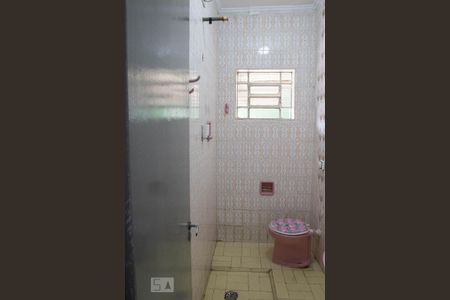 Casa à venda com 2700m², 4 quartos e 3 vagas Casa à venda com 2700m², 4 quartos e 3 vagasBanheiro