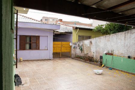 Casa à venda com 2700m², 4 quartos e 3 vagas Casa à venda com 2700m², 4 quartos e 3 vagasQuintal