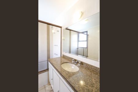 Apartamento para alugar com 220m², 3 quartos e 3 vagasBanheiro Suíte 3