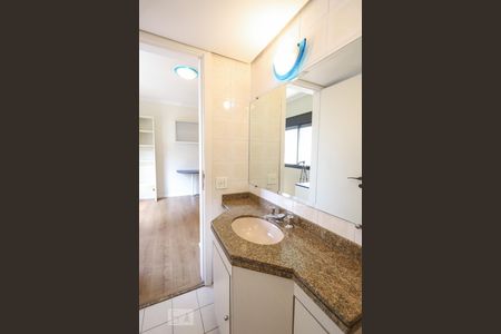 Apartamento para alugar com 220m², 3 quartos e 3 vagasBanheiro Suíte 1