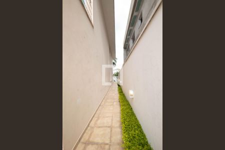 Casa à venda com 378m², 4 quartos e 6 vagas Casa à venda com 378m², 4 quartos e 6 vagasQuintal Lateral