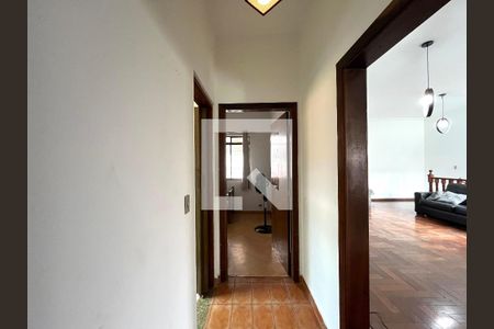 Casa à venda com 350m², 5 quartos e 3 vagasCorredor