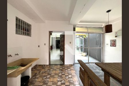 Casa à venda com 350m², 5 quartos e 3 vagasQuintal