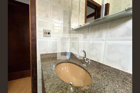 Casa à venda com 350m², 5 quartos e 3 vagasBanheiro da Suíte