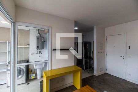 Sala  de apartamento para alugar com 2 quartos, 62m² em Alphaville Empresarial, Barueri