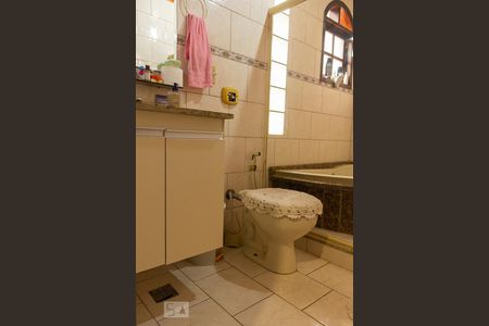 Casa de condomínio para alugar com 287m², 5 quartos e 5 vagasBanheiro da suíte