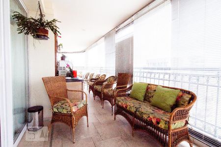 Apartamento à venda com 400m², 4 quartos e 6 vagas Apartamento à venda com 400m², 4 quartos e 6 vagasVaranda da Sala