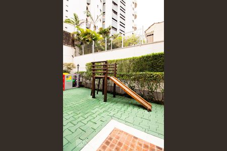 Apartamento à venda com 400m², 4 quartos e 6 vagas Apartamento à venda com 400m², 4 quartos e 6 vagasÁrea Comum - Playground