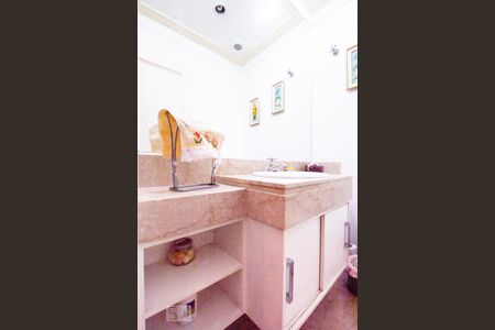 Apartamento à venda com 400m², 4 quartos e 6 vagas Apartamento à venda com 400m², 4 quartos e 6 vagasLavabo